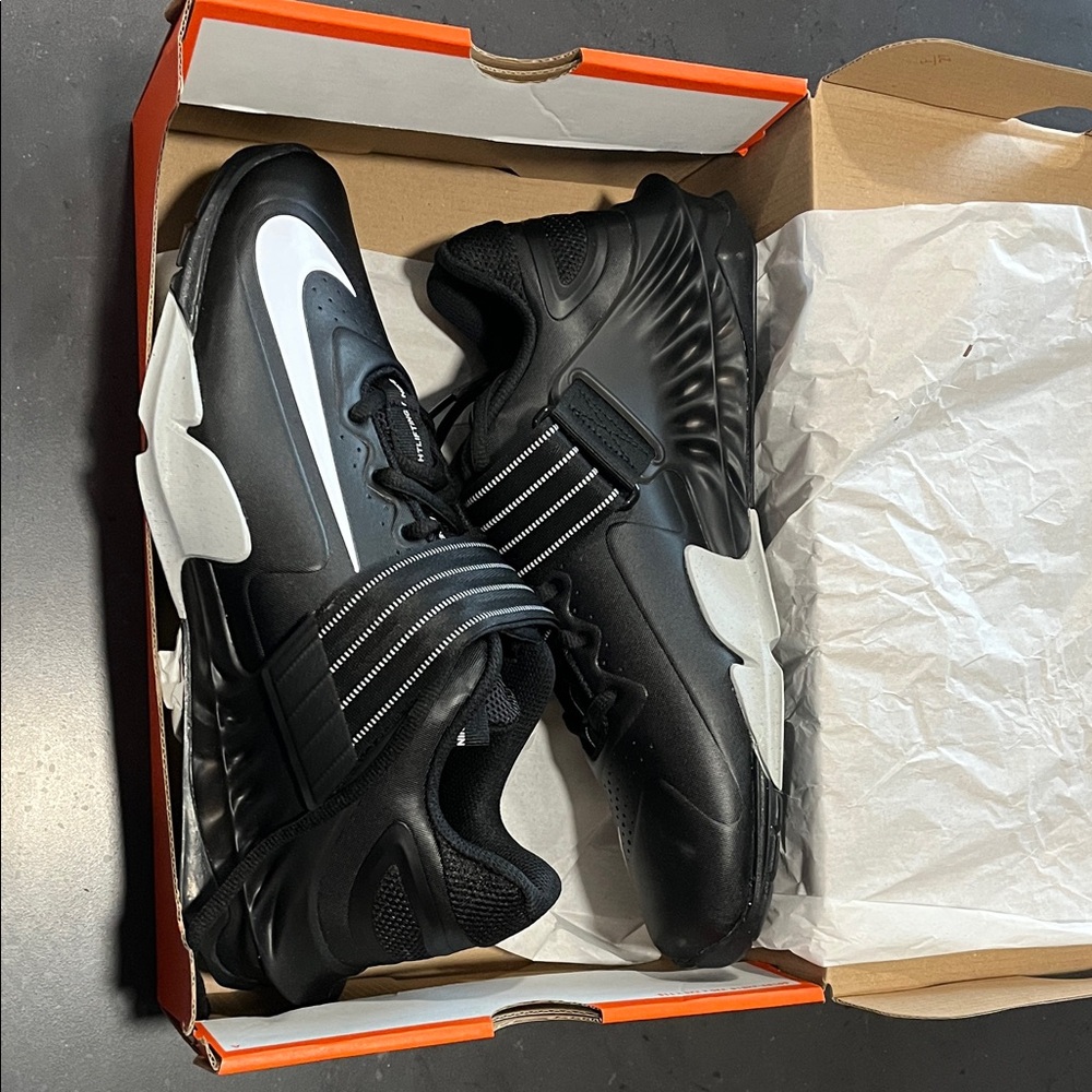 Nike Men's Black and White Athletic Sneakers